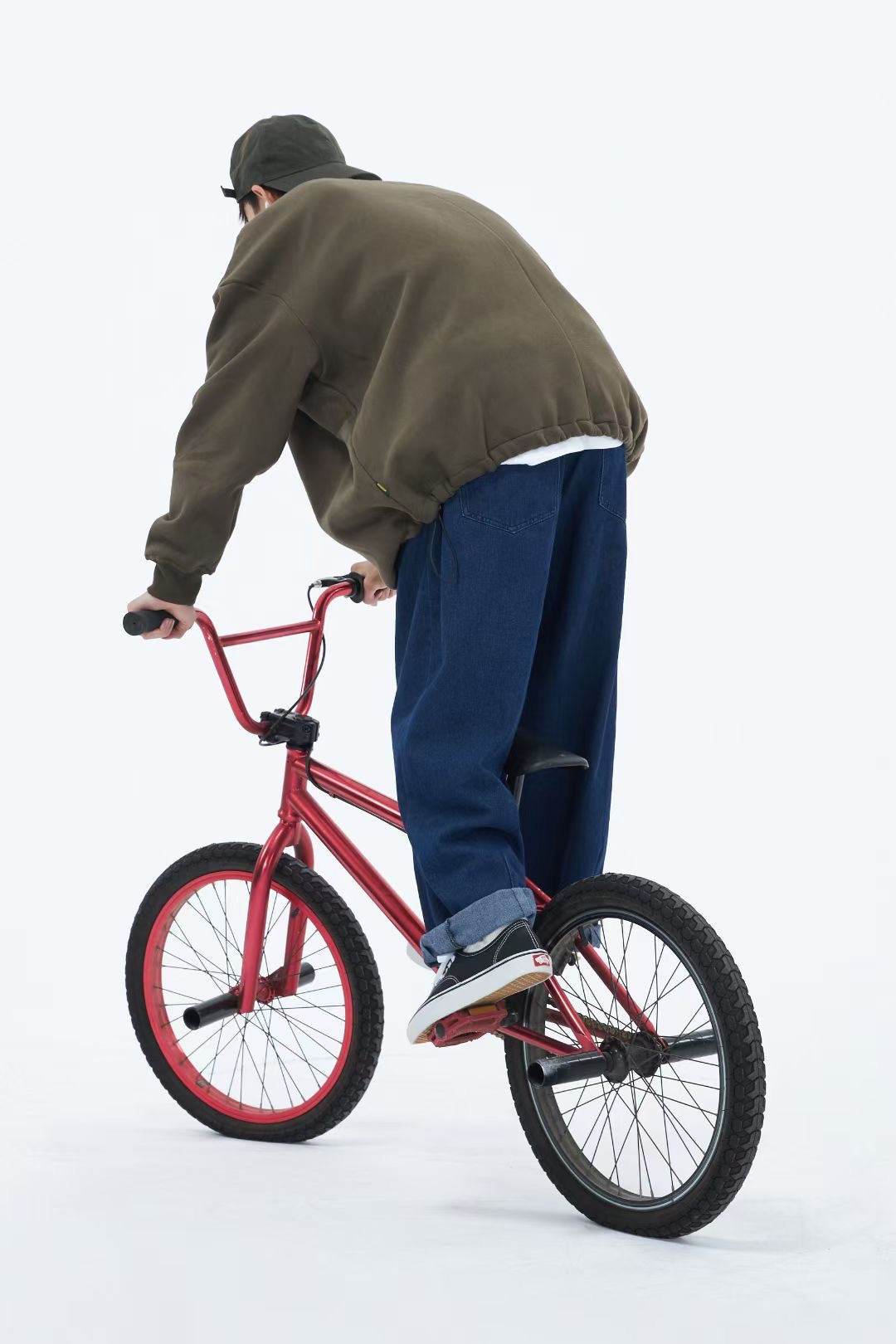 Simple Pine Embroidered Sweatshirt