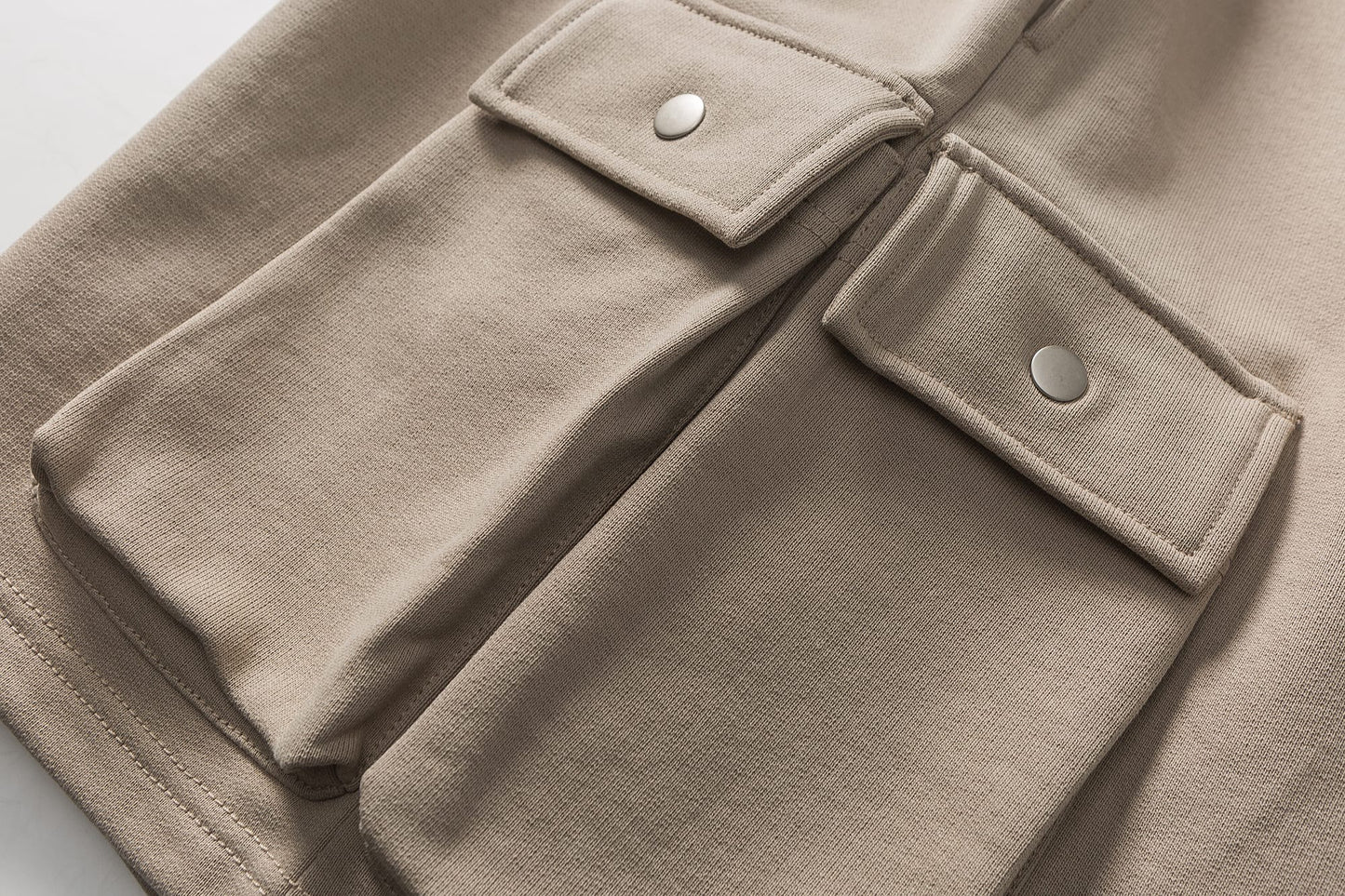 Cargo Sweater Shorts In Light Khaki
