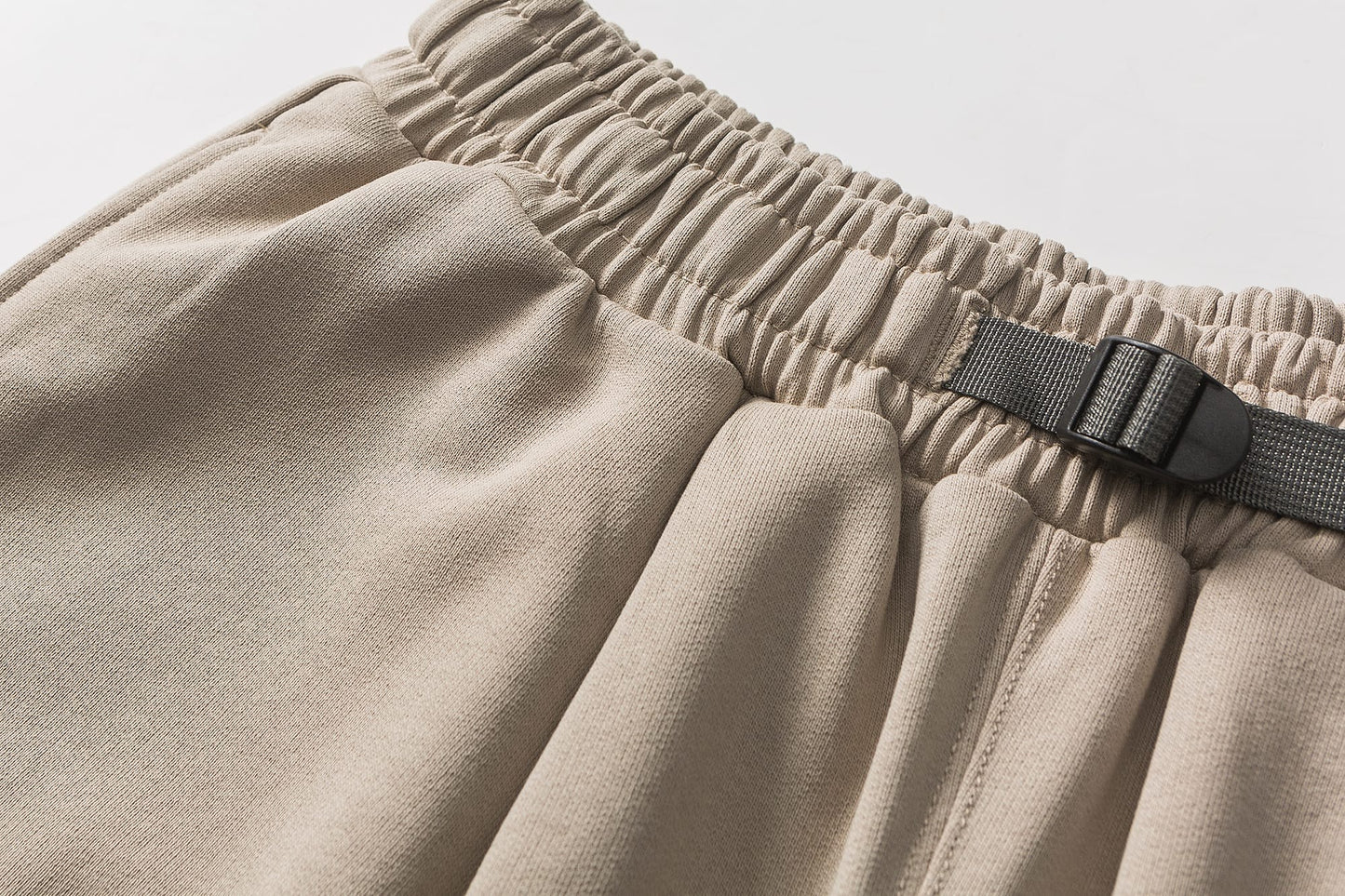Cargo Sweater Shorts In Light Khaki